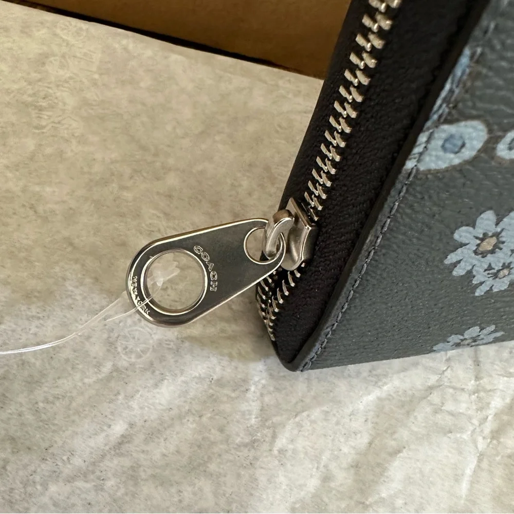 Long Zip Around Wallet With Lovely Butterfly Print❤️❤️ - Picture 4 of 4